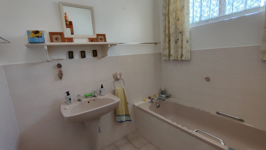 3 Bedroom Property for Sale in Stilbaai Wes Western Cape